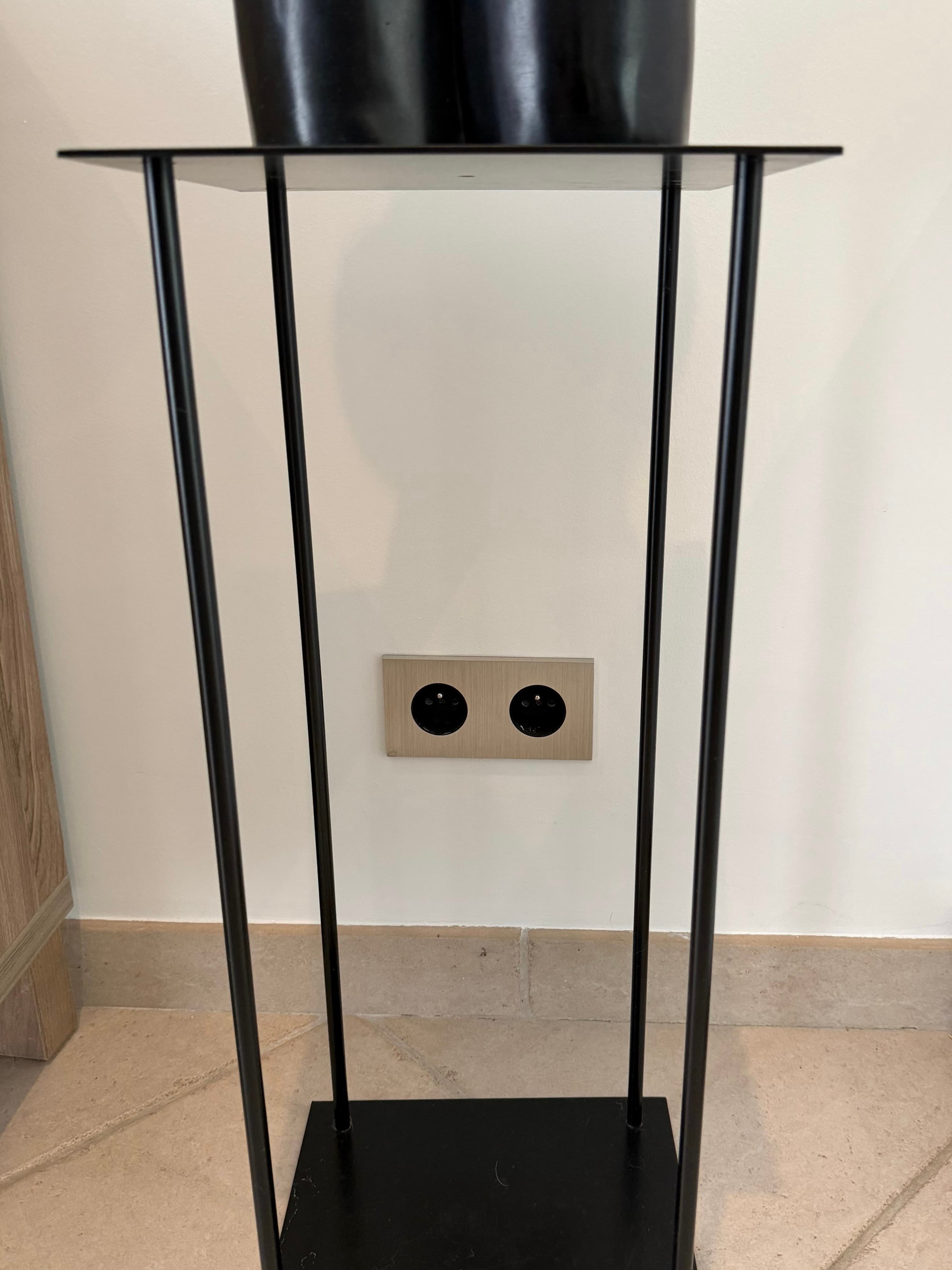 Appareillage électrique haut de gamme avec boîtiers et prises de qualité